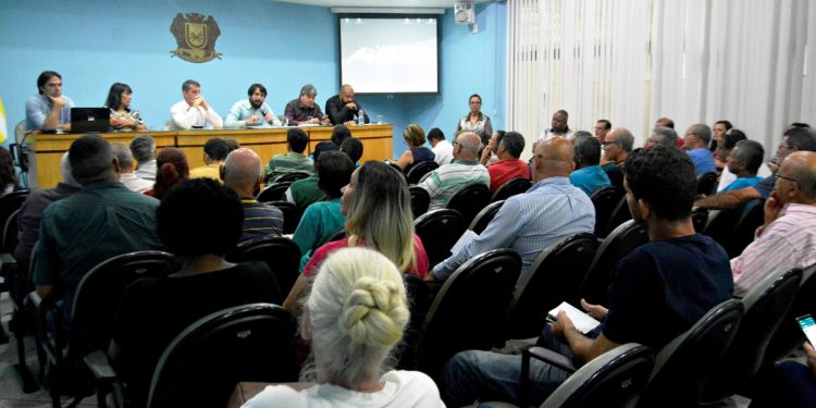 Prefeito Samuca Silva se reúne com associações de moradores e descarta aumento nas passagens de ônibus
