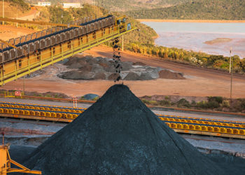 Produção industrial tem leve alta em abril, mas acumula queda de 2,7% no ano