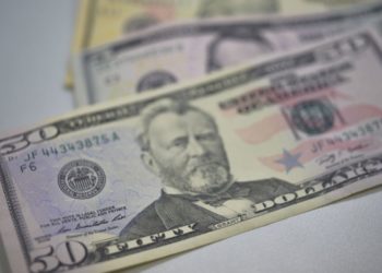Entrada de dólares no país supera saída em US$ 346 milhões em maio