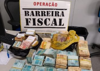 Barreira Fiscal apreende R$300 mil escondido em caminhão