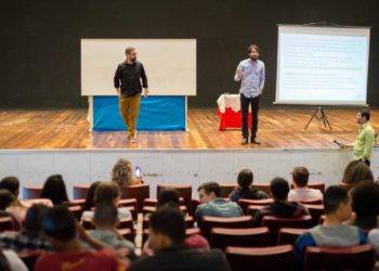 Samuca faz abertura de aulão que prepara alunos do ENEM