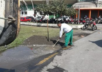 Prefeitura de Volta Redonda trabalha na limpeza da cidade após chuva no domingo, dia 1
