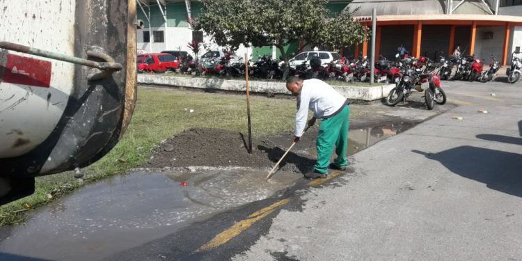 Prefeitura de Volta Redonda trabalha na limpeza da cidade após chuva no domingo, dia 1
