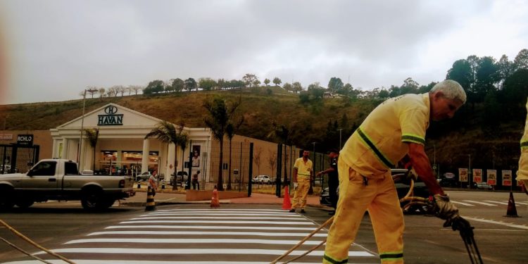 Prefeitura de Volta Redonda instala faixa elevada na Rodovia dos Metalúrgicos