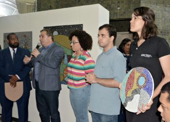 Exposição de artes do Centro de Atendimento à Pessoa com Deficiência é aberta em Volta Redonda