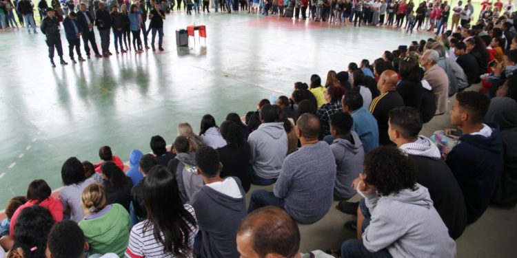 Forças de Segurança de Volta Redonda se reúnem com comunidade escolar do Santa Cruz