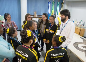 Samuca recebe equipe de Ginástica de Trampolim que participou de competição na Colômbia