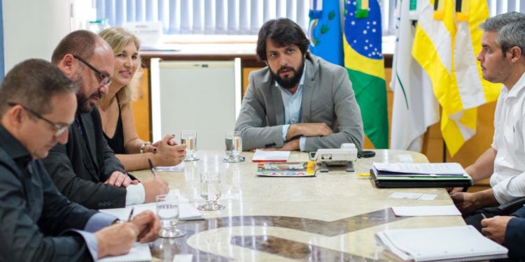 Samuca Silva recebe representantes da K-infra buscando melhorias para mobilidade urbana﻿