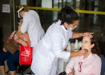 Sábados de Outubro atende mais de 60 mulheres