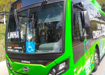 Ônibus elétrico do Tarifa Comercial Zero é alvo de vandalismo em Volta Redonda