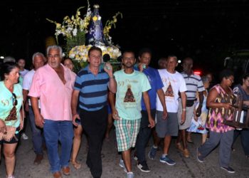 Devotos celebram o dia de Nossa Senhora Aparecida