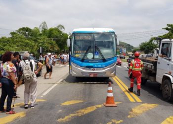 Motorista de ônibus mata pedestre na BR-393 em Barra do Piraí