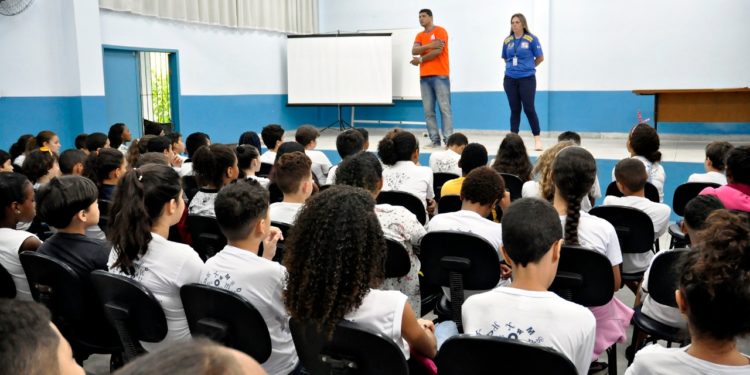 Volta Redonda forma alunos do projeto ‘Defesa Civil nas Escolas’