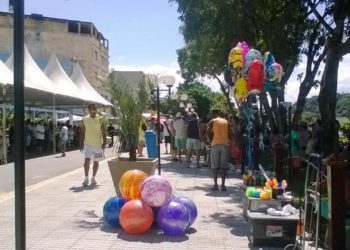 Barra Mansa: Lazer no Calçadão atrai multidão com samba e futebol