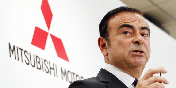 Jornal turco diz que Ghosn fugiu em caixa de equipamento de som
