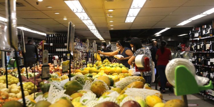 Prévia da inflação oficial em novembro fica em 0,81%, diz IBGE
