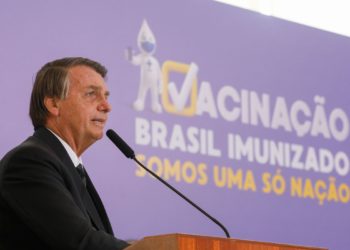 Bolsonaro pede união a governadores na luta contra a covid-19
