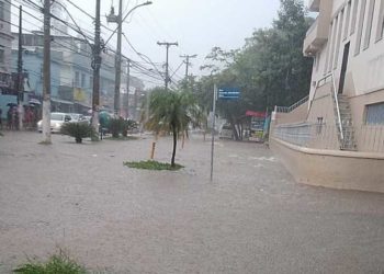 Forte chuva causa estragos em Angra dos Reis