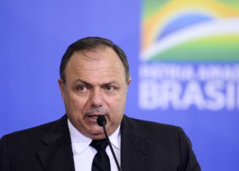 Ministério vai buscar vacina de excelência, diz Pazuello no Congresso