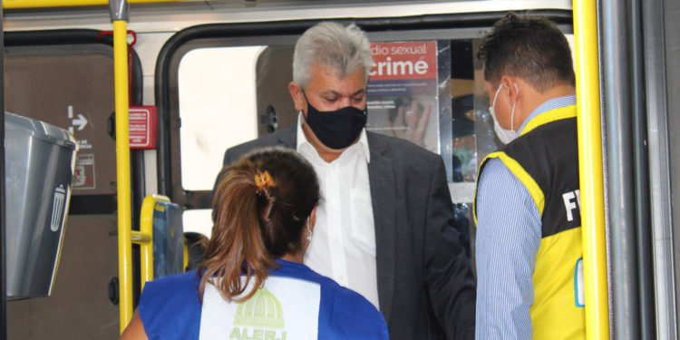 Deputado Marcelo Cabeleireiro fiscaliza acessibilidade nos ônibus