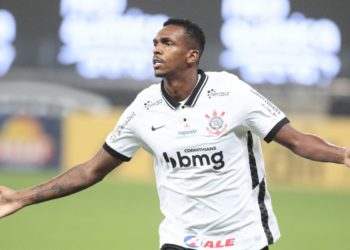 Brasileiro: Corinthians goleia Fluminense por 5 a 0 em São Paulo