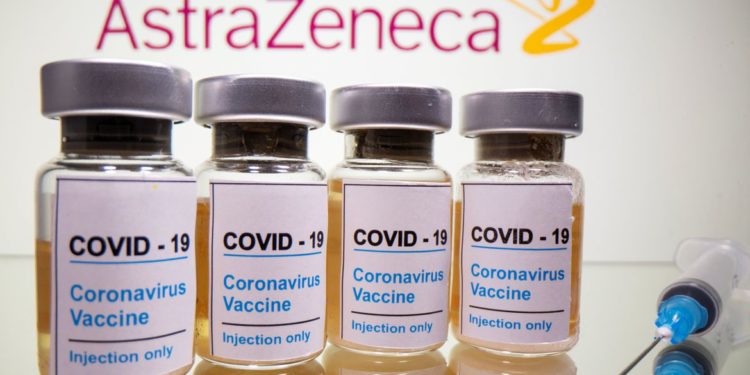 Vacinas da AstraZeneca chegam ao Brasil