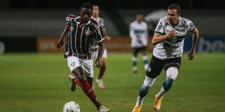 Brasileirão: Fluminense marca no fim e arranca empate com o Coritiba