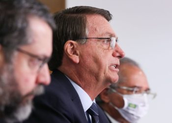 Governo é favorável à importação privada de vacinas, diz Bolsonaro