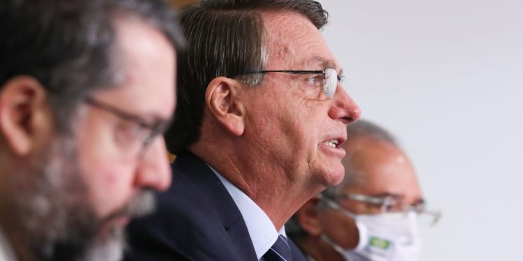 Governo é favorável à importação privada de vacinas, diz Bolsonaro