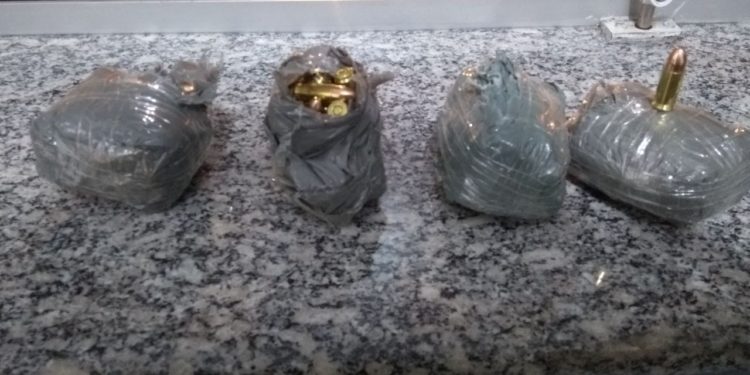 PRF apreende 200 munições de arma de fogo sendo transportadas em veículo de passeio