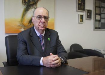 Servidores públicos notificam deputados contra inconstitucionalidades da Reforma Administrativa