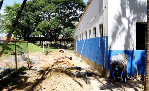 Prefeitura inicia construção de pátio coberto para recreação na creche municipal Julieta Botelho