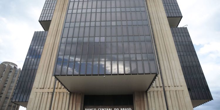 Inflação de 2020 foi melhor que a previsão anterior, diz diretor do BC