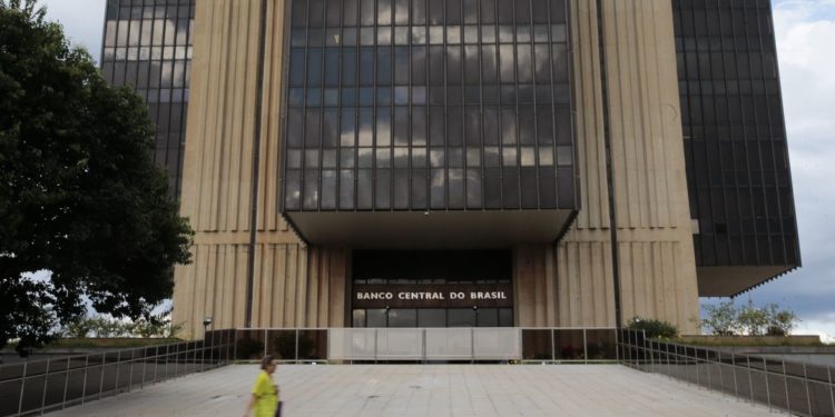 Mercado financeiro aumenta projeção da inflação para 3,43%