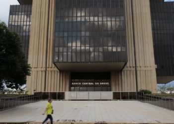 Mercado financeiro prevê queda do IPCA de 4,38% para 4,37%
