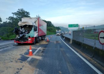 Colisão traseira com vítima fatal na Dutra, em Volta Redonda