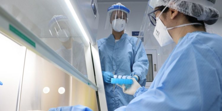Fiocruz deve iniciar produção da vacina de Oxford em 20 de janeiro