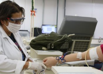 Queda na doação de sangue devido à pandemia preocupa hemocentros
