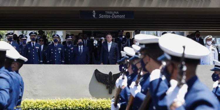 Bolsonaro destaca papel da Aeronáutica na comemoração de seus 80 anos