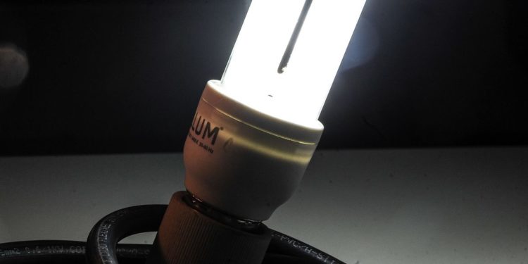 Conta de luz seguirá com bandeira amarela em fevereiro