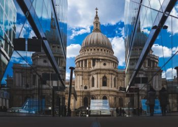 Covid-19 está fora de controle em Londres e hospitais estão próximos do colapso