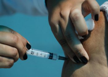 Rio começa a vacinar idosos da população em geral na próxima semana