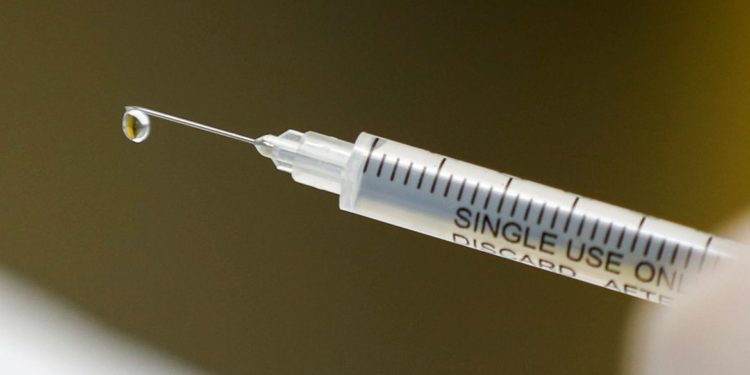 Brasil vai buscar 2 milhões de doses de vacina na Índia