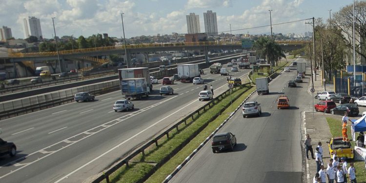 Governo pode dar mais 12 meses para CCR operar Via Dutra