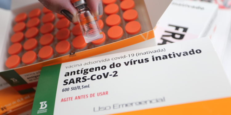 Governo distribui nova remessa de vacinas contra Covid-19 aos 92 municípios