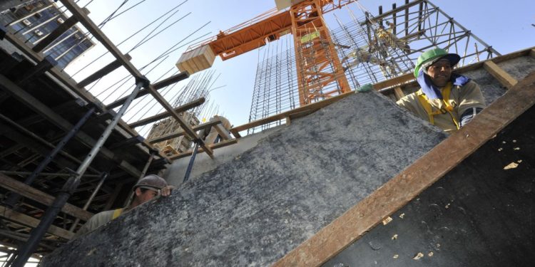 Construção civil tem maior taxa de inflação em 8 anos, diz IBGE
