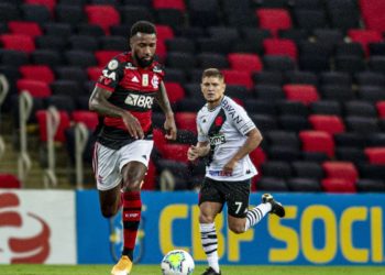Flamengo vence Vasco no Maracanã e cola no líder Inter