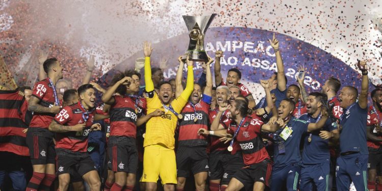 Mesmo derrotado pelo São Paulo, Flamengo é campeão brasileiro