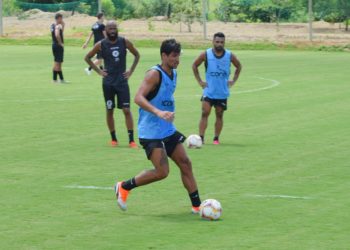 Resende anuncia retorno do zagueiro Grasson