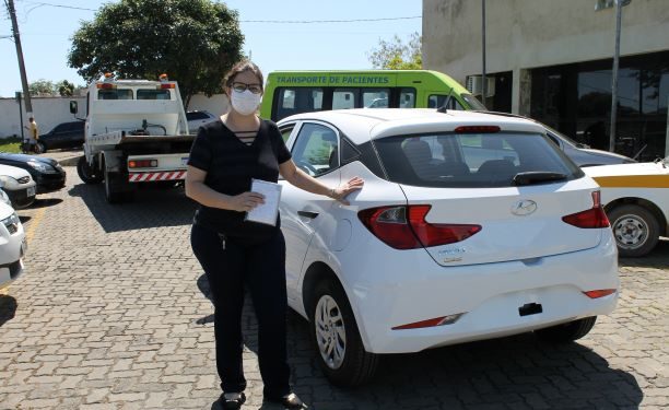 Prefeitura de Quatis adquire veículo para atendimento de pacientes do caps